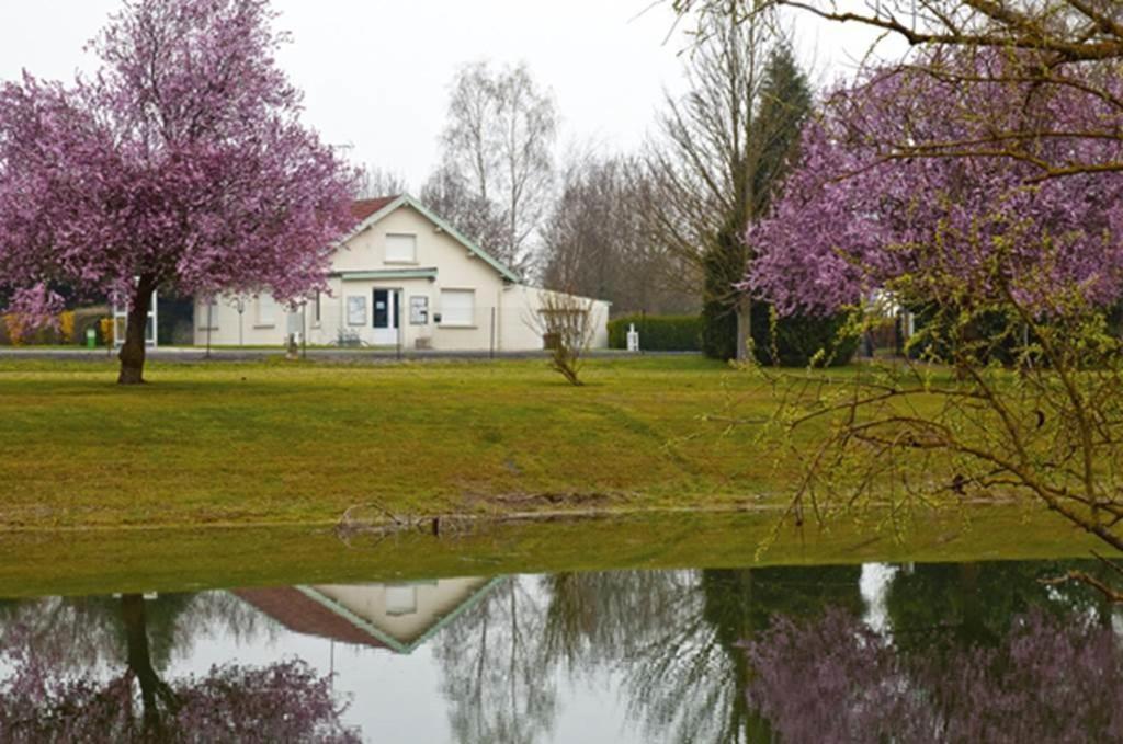 Camping Le Vallage Attigny Dış mekan fotoğraf